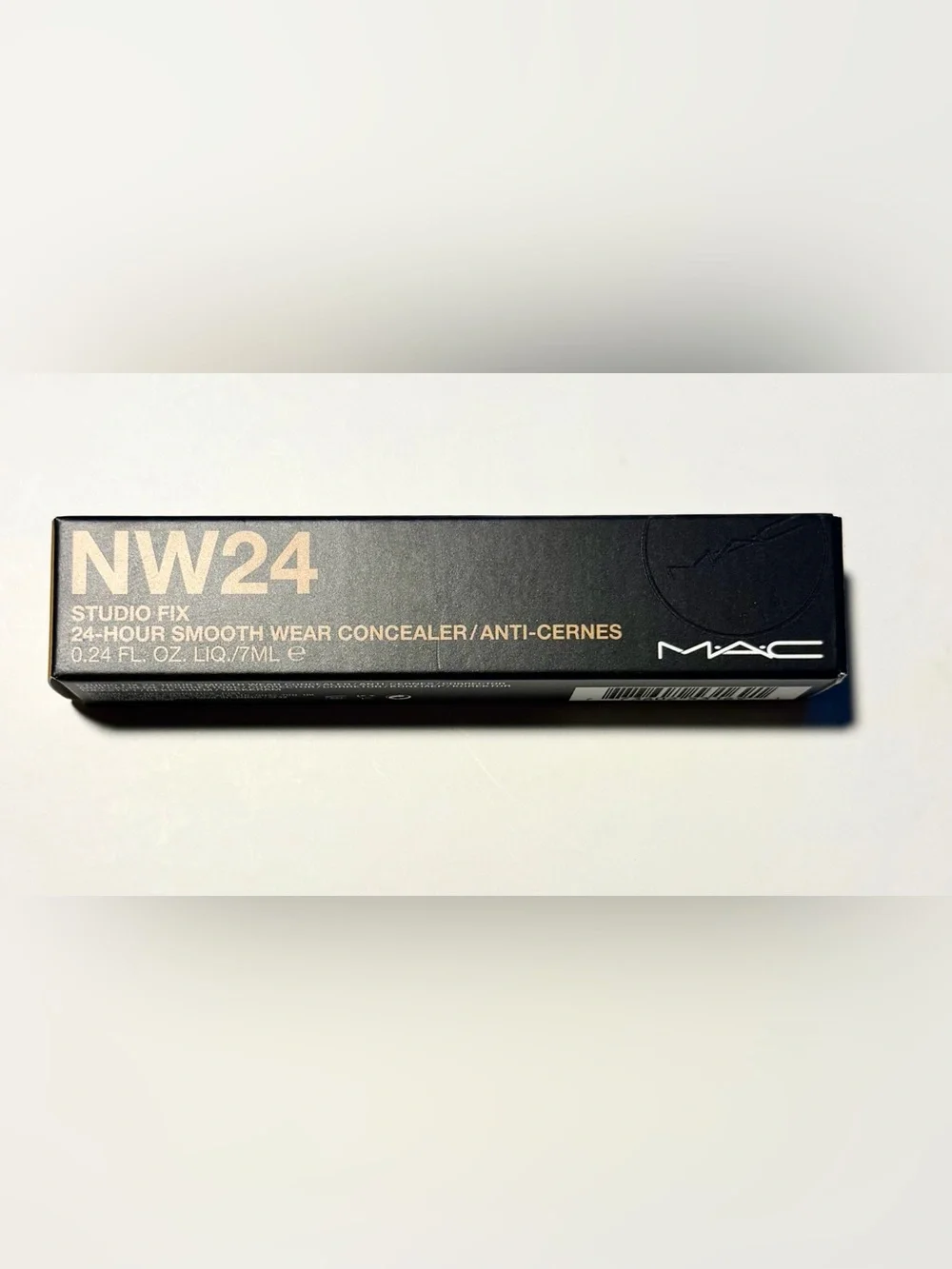 MAC Cosmetics Studio Fix 24-Hour Smooth Wear Concealer NW24 - Black Packaging